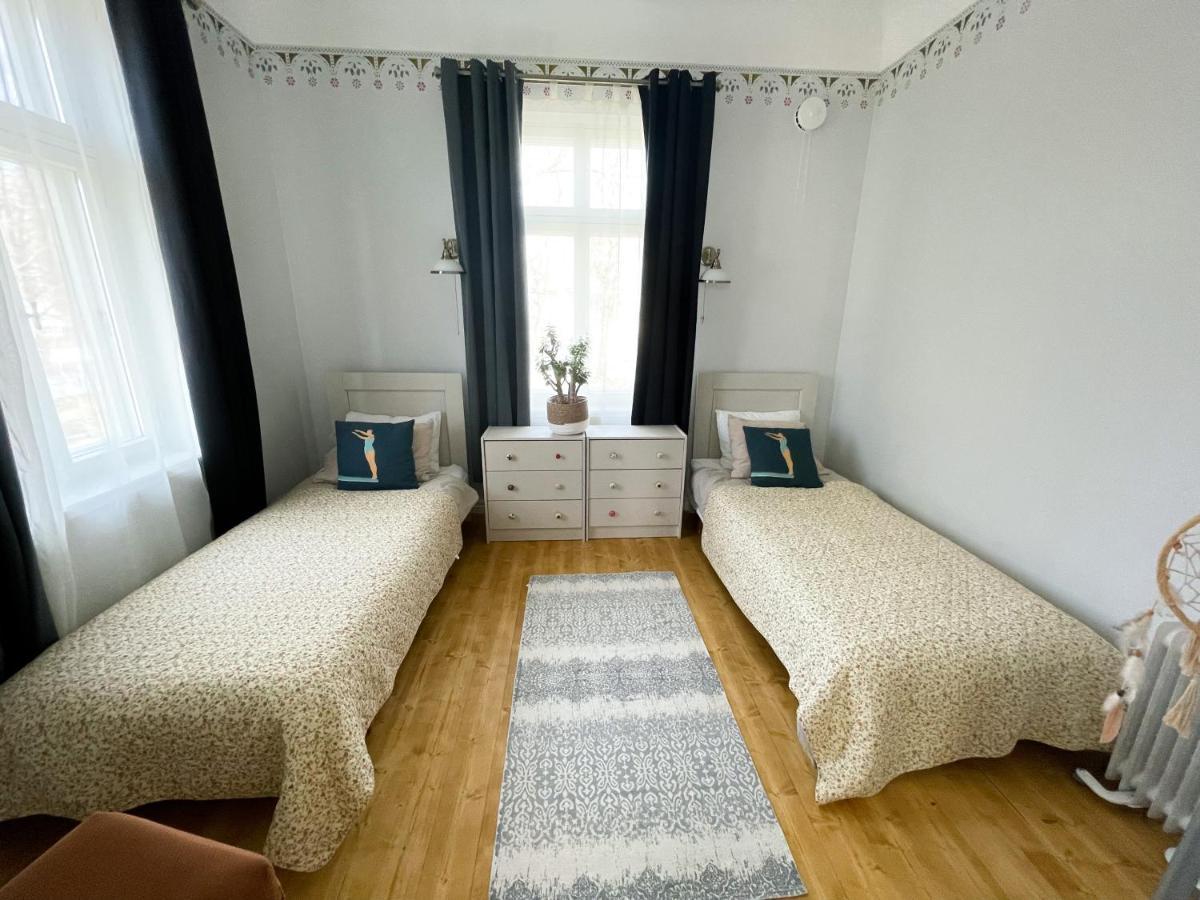Spacious Supeluse